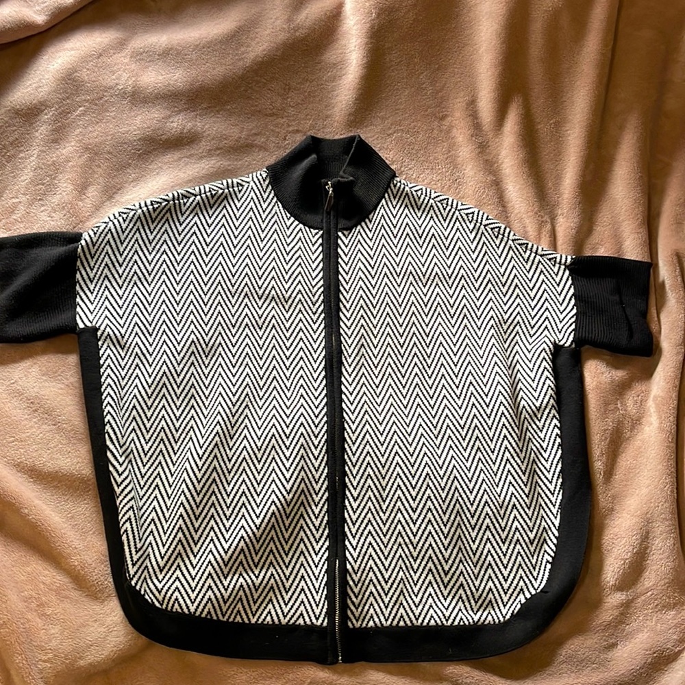 White|Black Zip Up Short Sleeve Cardigan Chevon Black/White Woman’s XXS/XS